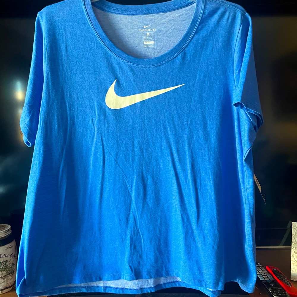 Womens NIKE dry fit ss shirt